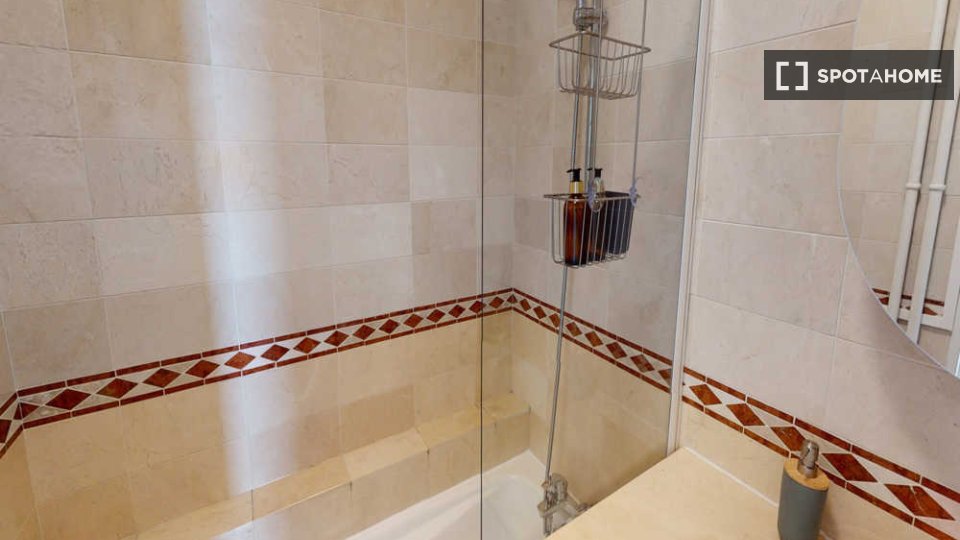 Double room Paris, 4 beds, 80m² — photo 16