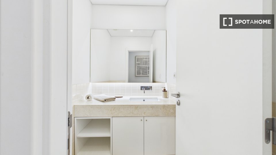 Apartment Lisbon, 2 beds, 62m² — photo 13