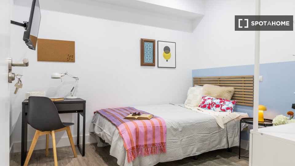 Double room Madrid, 9 beds, 210m² — photo 13