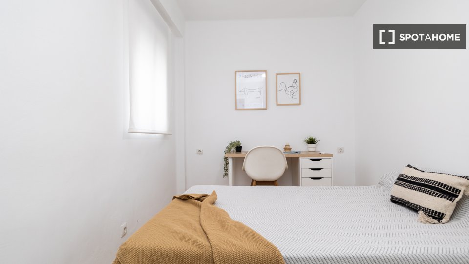 Double room Valencia, 5 beds, 90m² — photo 4