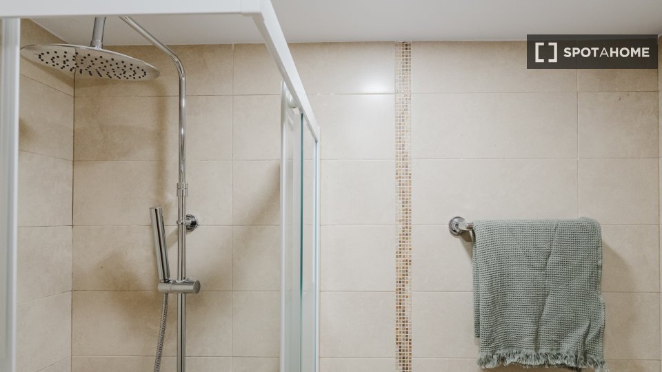 Double room Barcelona, 3 beds, 62m² — photo 14