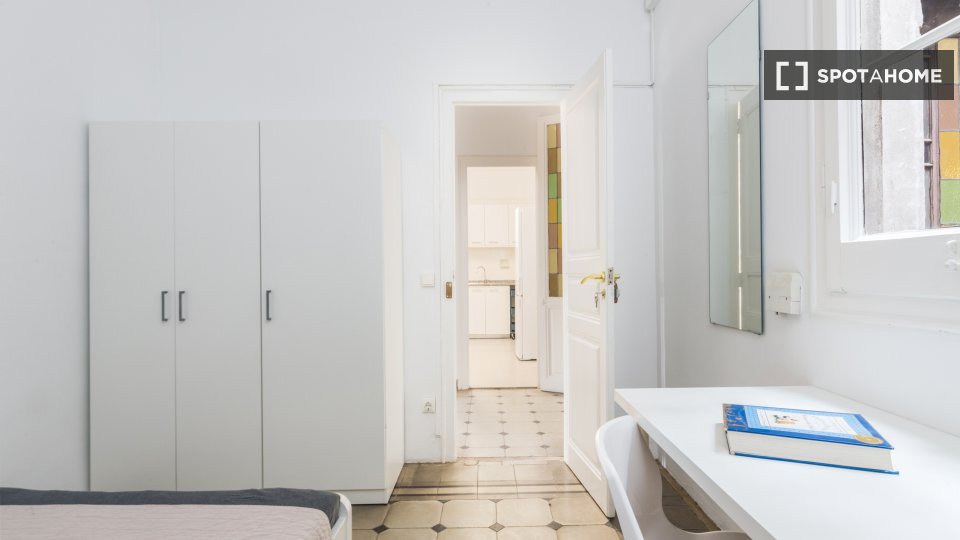 Double room Barcelona, 6 beds, 100m² — photo 9
