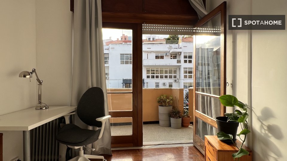 Double room Lisbon, 4 beds, 100m² — photo 12