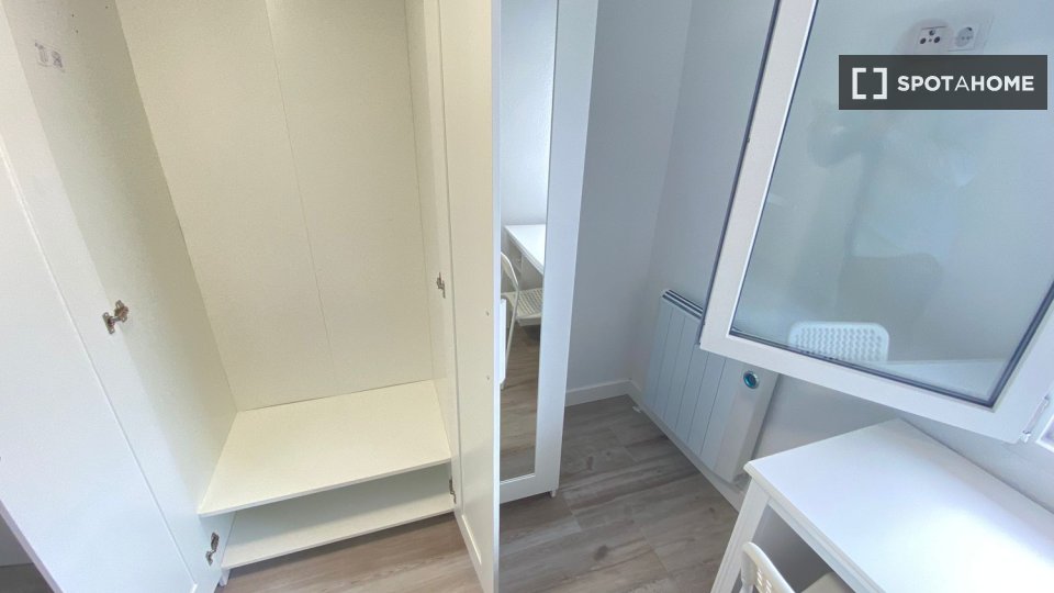 Double room Madrid, 4 beds — photo 18