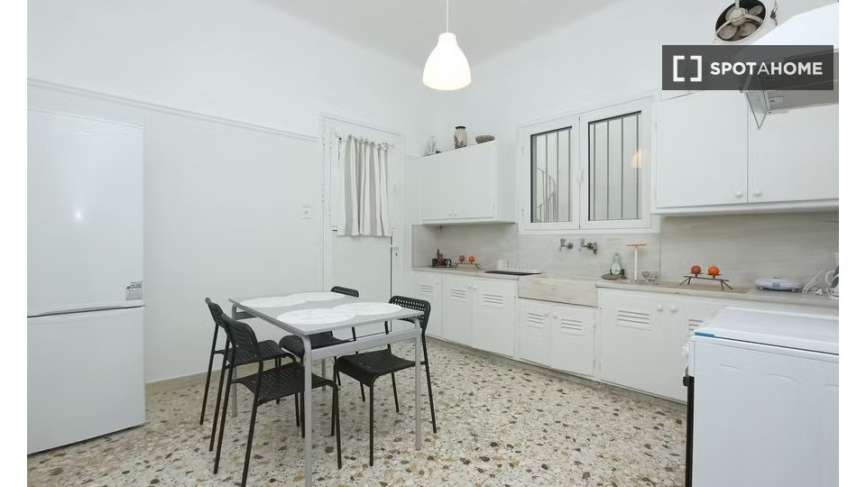 Double room Athens, 8 beds — photo 5