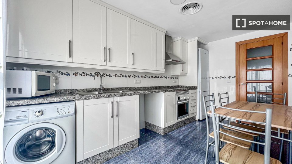 Apartment Valencia, 3 beds, 90m² — photo 1