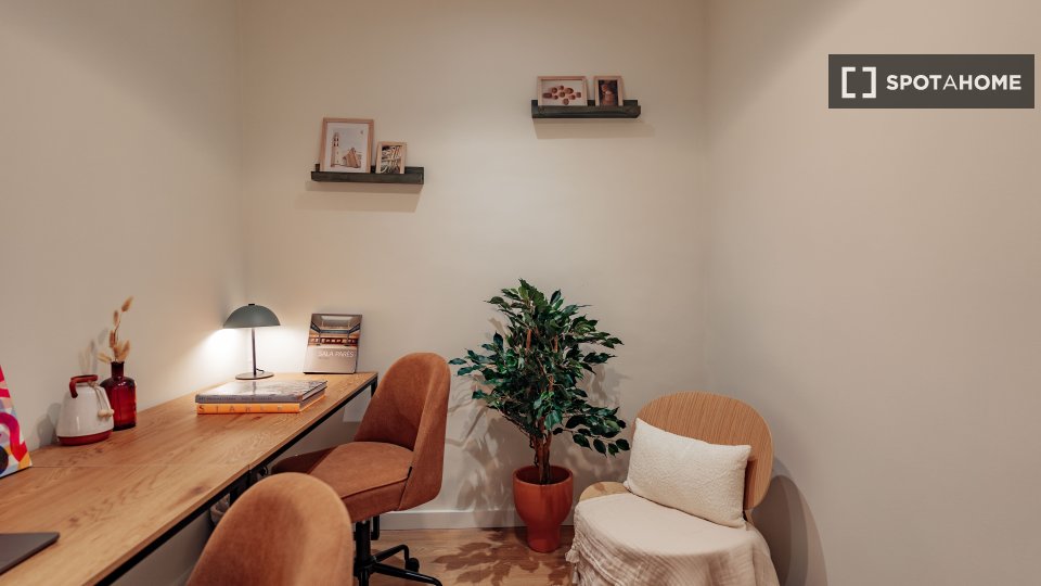 Double room Barcelona, 2 beds, 55m² — photo 4