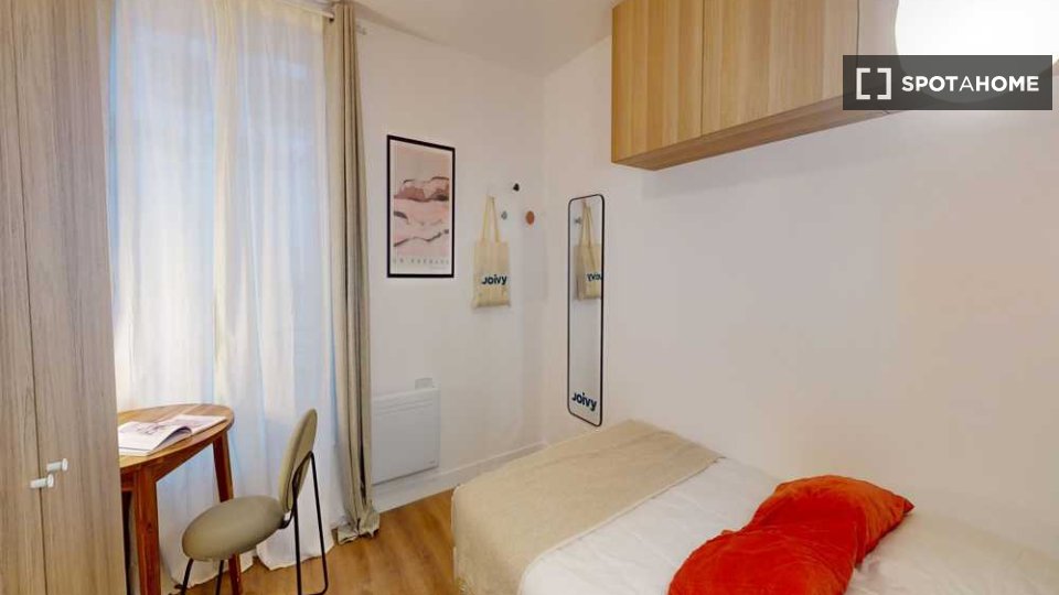 Double room Paris, 11 beds, 140m² — photo 18