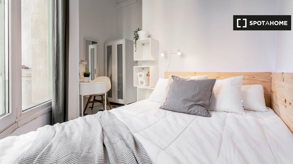 Double room Barcelona, 8 beds, 140m² — photo 1