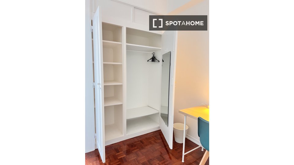 Double room Lisbon, 6 beds — photo 8
