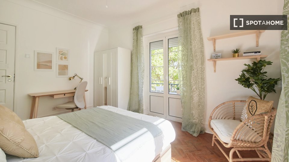Double room Lisbon, 6 beds — photo 12