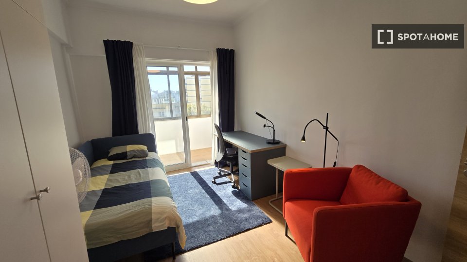 Double room Lisbon, 5 beds, 130m² — photo 17