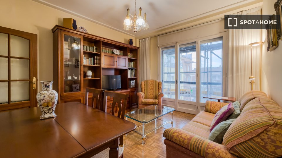 Apartment Barcelona, 4 beds, 80m² — photo 5