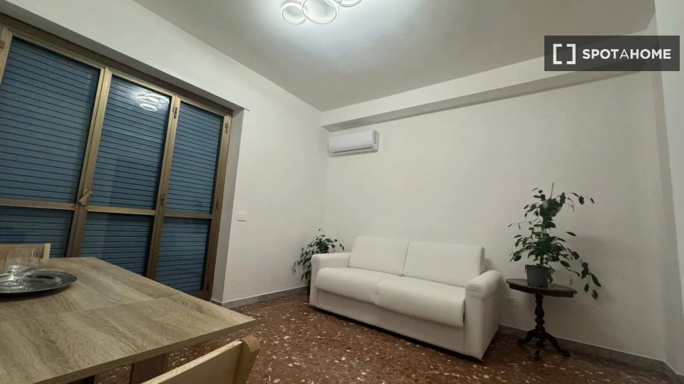 Double room Rome, 3 beds, 80m² — photo 16