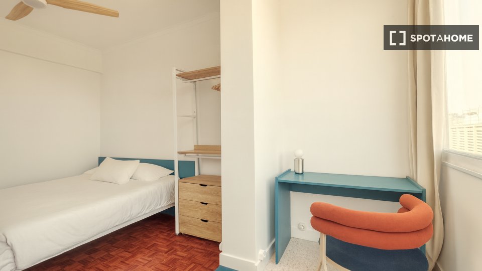 Double room Lisbon, 5 beds — photo 48