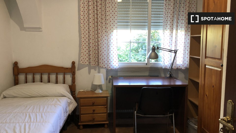 Double room Madrid, 11 beds, 300m² — photo 2