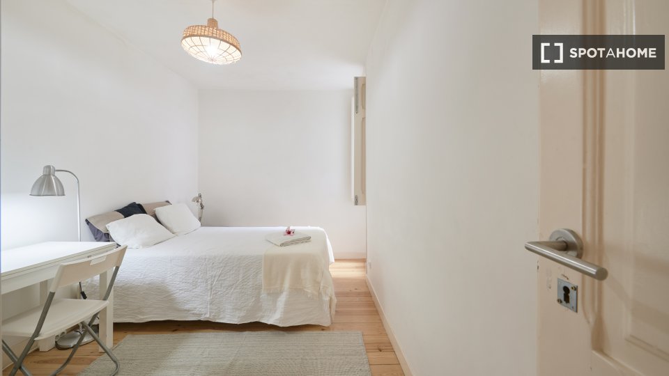 Double room Lisbon, 3 beds, 150m² — photo 40