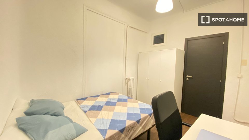 Double room Madrid, 8 beds — photo 5
