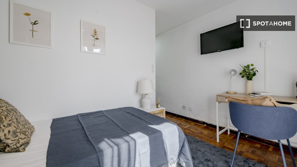 Double room Madrid, 6 beds — photo 3