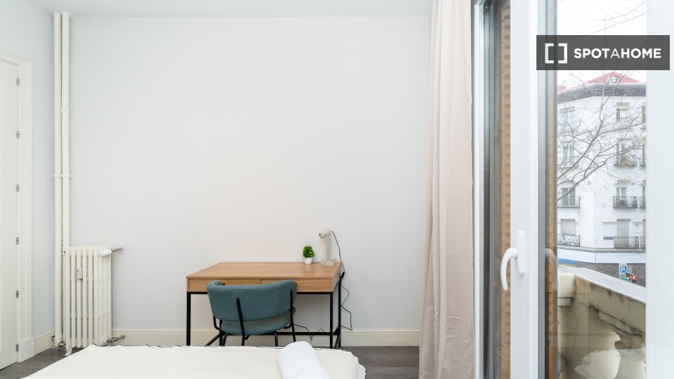 Double room Madrid, 5 beds — photo 6