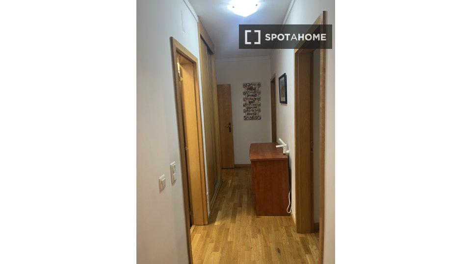 Double room Lisbon, 3 beds, 95m² — photo 18