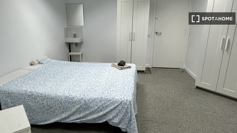 Double room Barcelona, 13 beds, 290m² — photo 7
