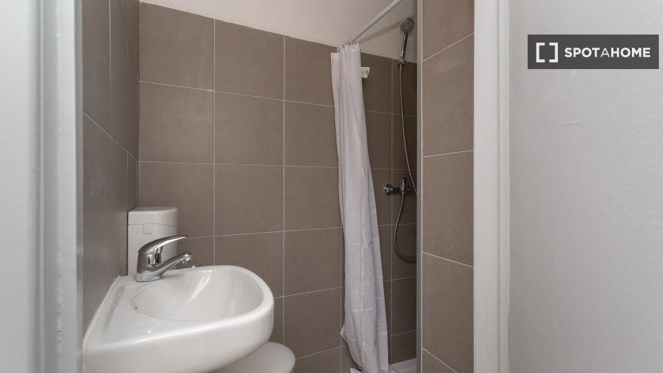 Double room Lisbon, 6 beds — photo 19