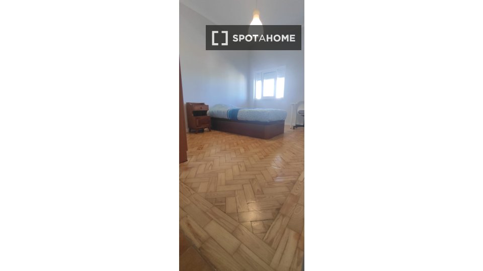 Double room Lisbon, 4 beds, 70m² — photo 19