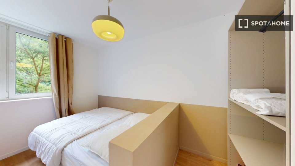 Room 24 guests, with air conditioning
