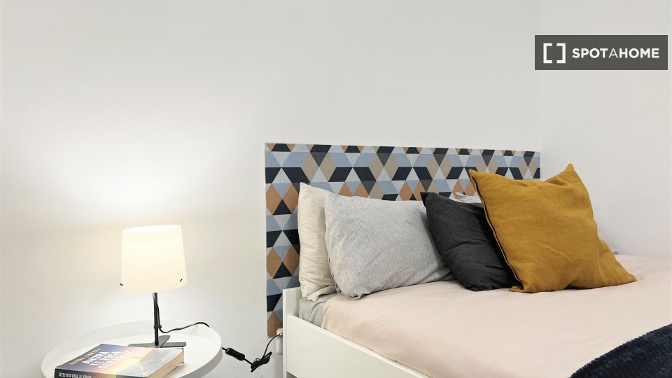 Double room Madrid, 6 beds, 100m² — photo 9