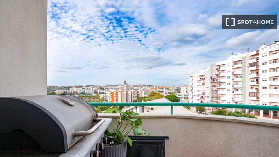 Apartment Lisbon, 2 beds, 69m² — photo 2