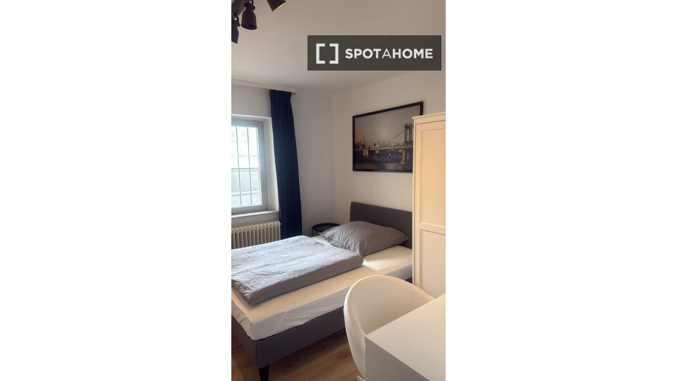 Double room Dusseldorf, 4 beds, 100m² — photo 27