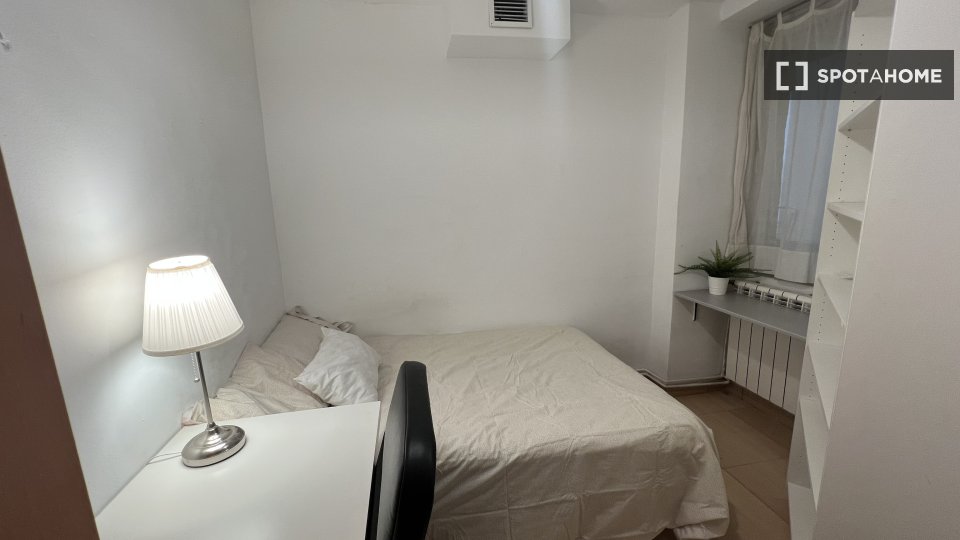 Double room Madrid, 3 beds — photo 6