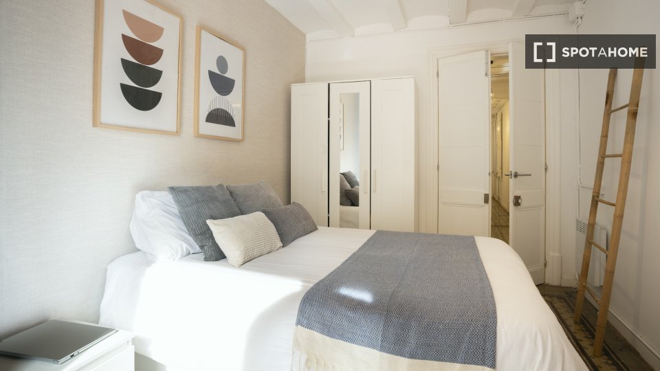 Double room Barcelona, 5 beds, 140m² — photo 20
