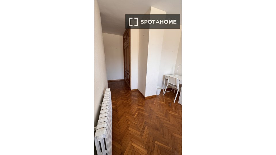 Double room Valencia, 5 beds, 240m² — photo 18