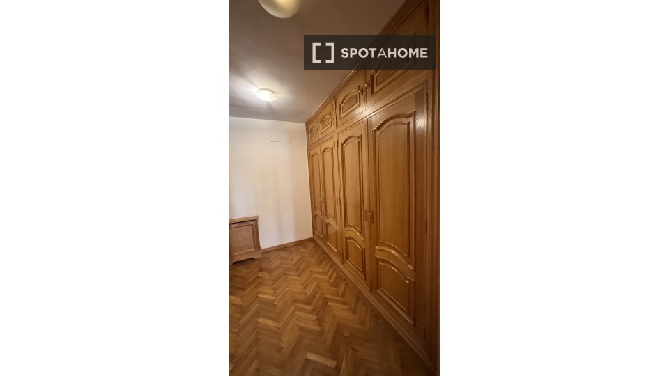 Double room Valencia, 5 beds, 240m² — photo 14