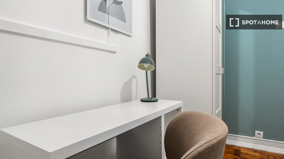 Double room Lisbon, 5 beds — photo 13