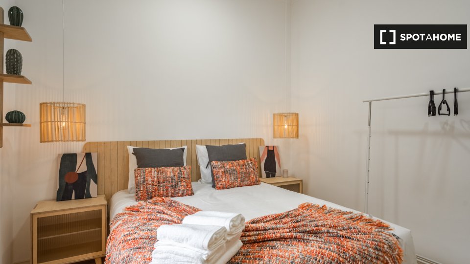 Apartment Lisbon, 2 beds, 75m² — photo 15
