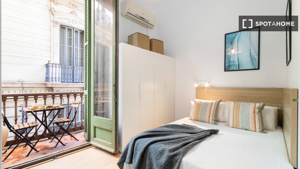 Double room Barcelona, 9 beds, 285m² — photo 3
