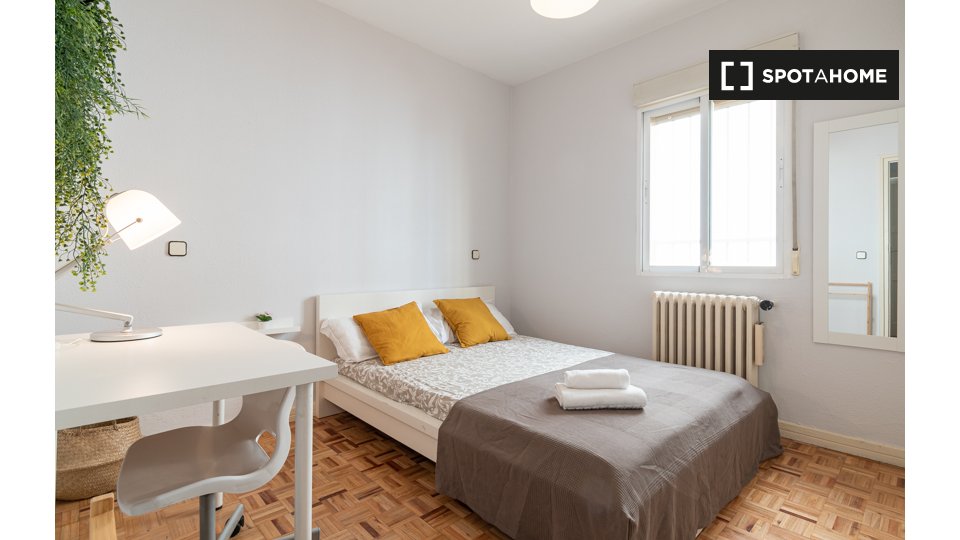 Double room Madrid, 7 beds, 160m² — photo 2