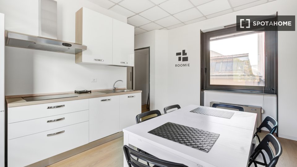 Double room Milan, 7 beds, 166m² — photo 6