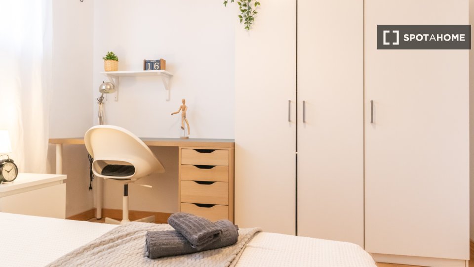 Double room Madrid, 7 beds, 160m² — photo 25