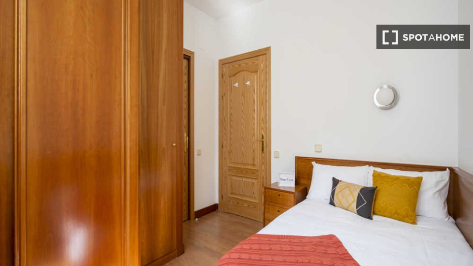Double room Madrid, 12 beds — photo 77