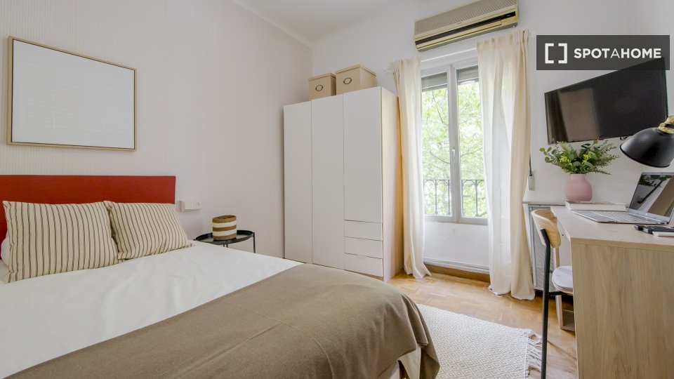 Double room Madrid, 4 beds, 120m² — photo 9