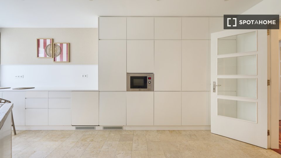 Double room Lisbon, 6 beds — photo 18