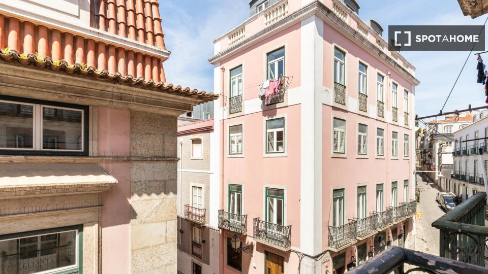 Apartment Lisbon, 3 beds, 77m² — photo 12