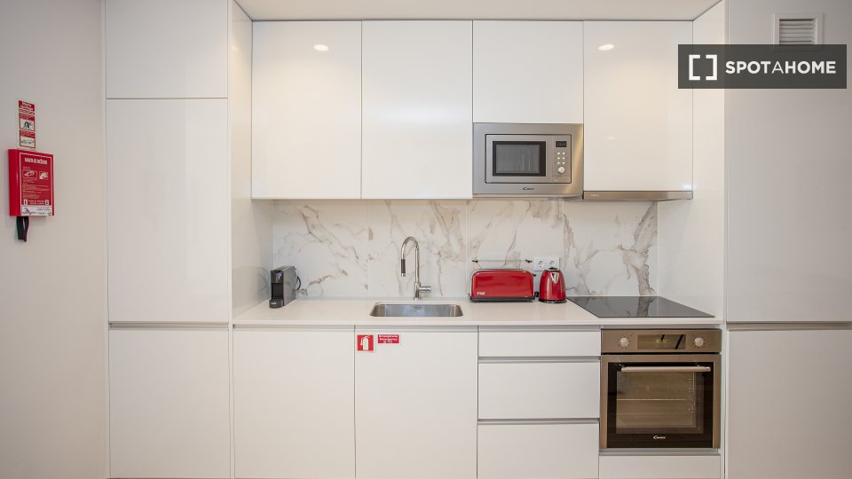 Apartment Porto, 1 bed, 74m² — photo 3
