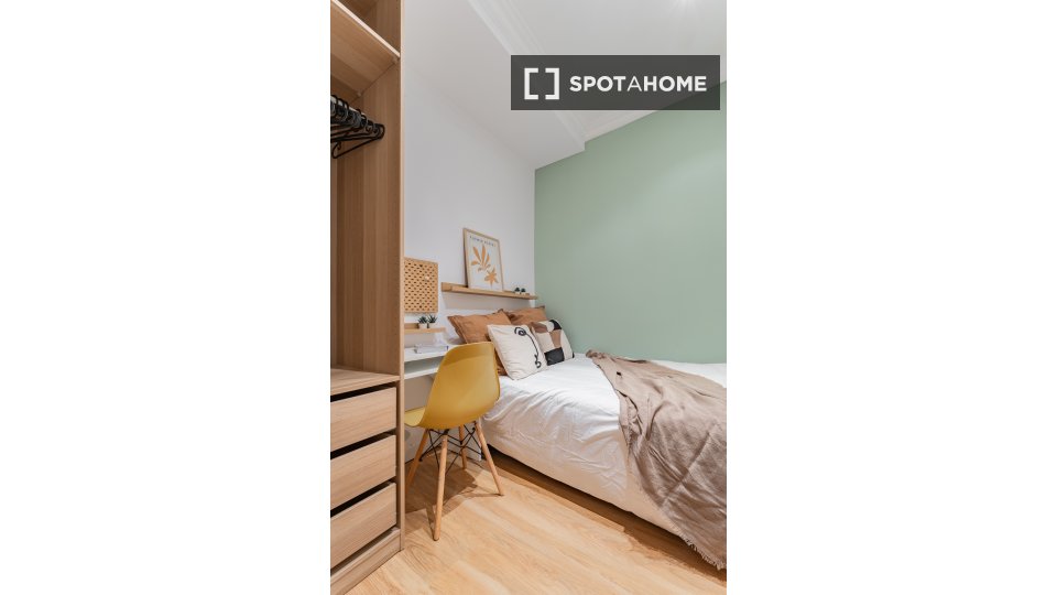 Double room Madrid, 10 beds, 173m² — photo 50