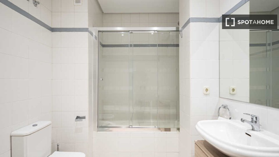 Double room Madrid, 7 beds — photo 37