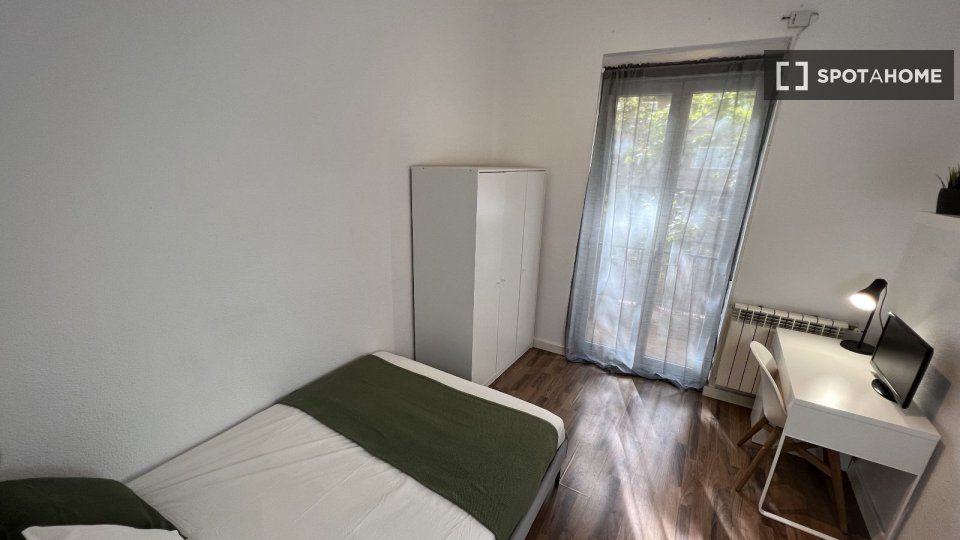 Double room Madrid, 4 beds, 120m² — photo 7